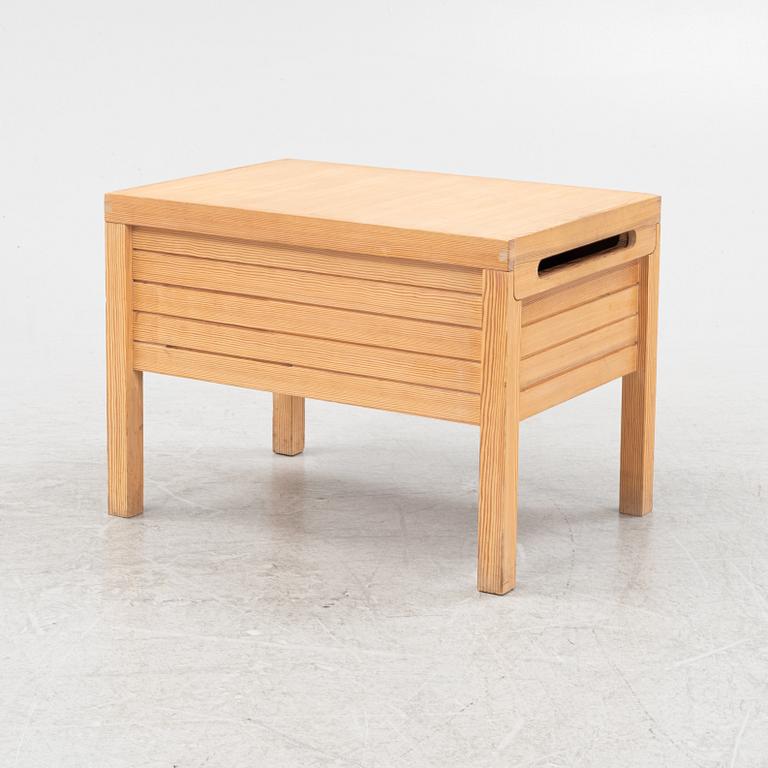 Carl Malmsten, "Gästpallen Z", pall med lock, Carl Malmsten Centrum för träteknik & design.