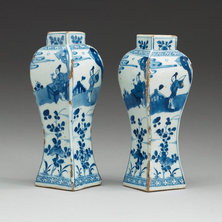 A pair of blue and white transitional vases, 17th Century.