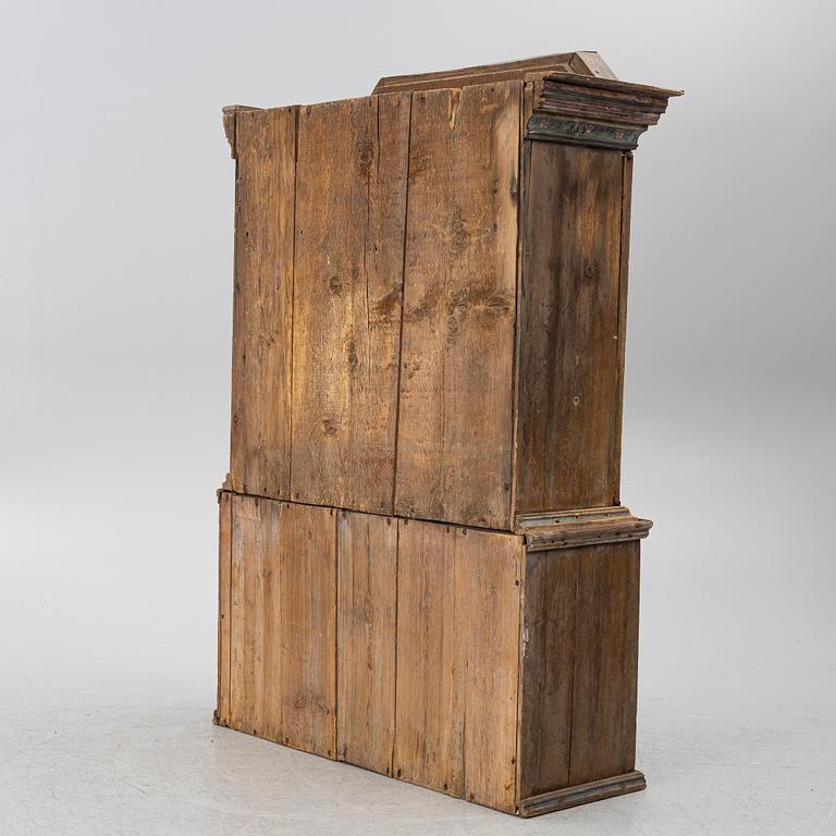 A folk-art cabinet attributed to  "Gammelmålaren" Anders Nilsson (Brunskog, 1807–1889).