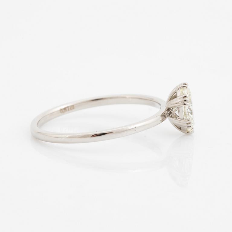 Oval cut diamond ring.
