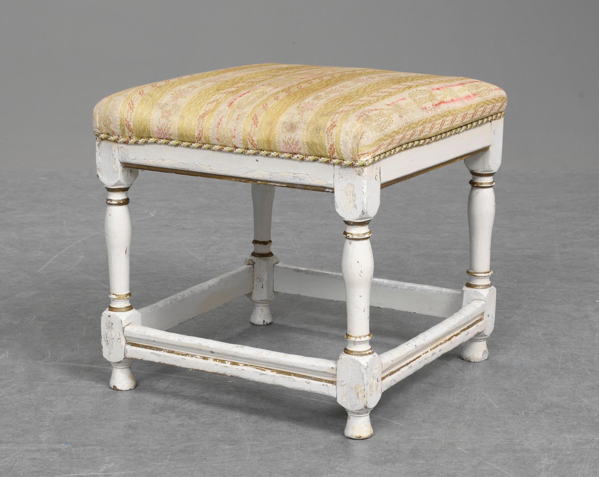 TABURETT. Senbarock.