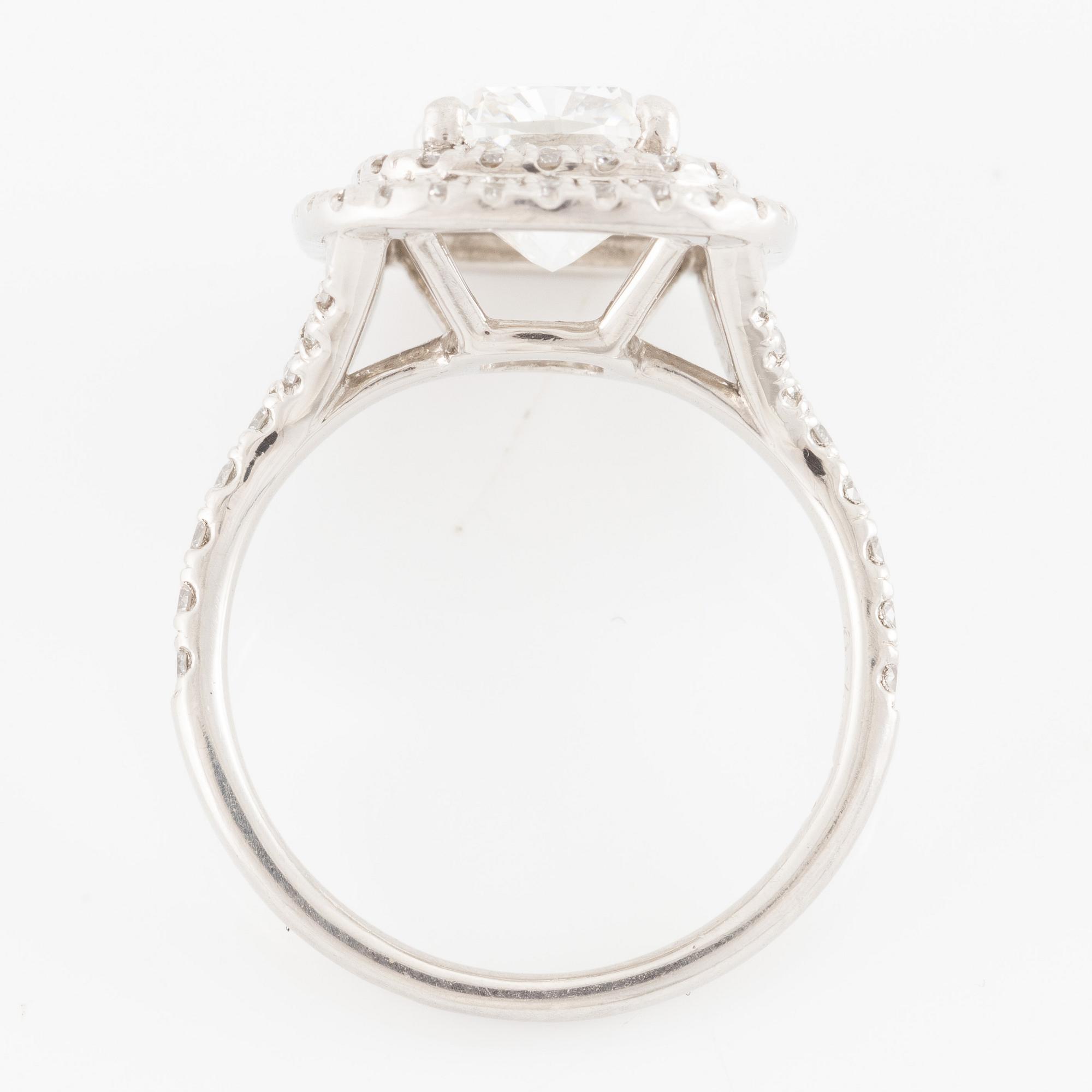 Platinum ring with a cushion-shaped brilliant-cut diamond 1.81 ct G (TW) vs 1 according to certificate.