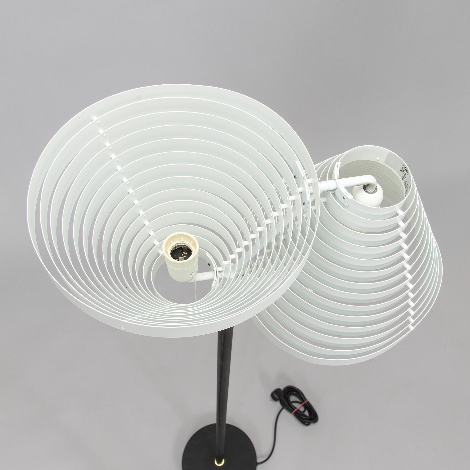 Alvar Aalto, lattiavalaisin, malli A810, Artek, 1900-luvun loppu.