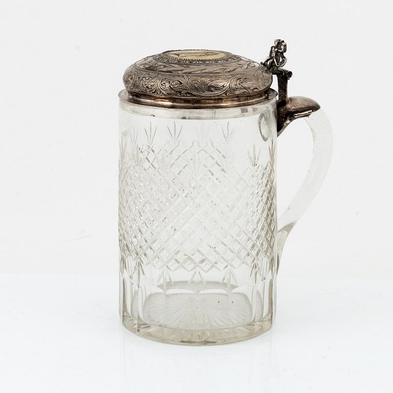 A glass tankard with mount of low fineness silver, 19-20th century.