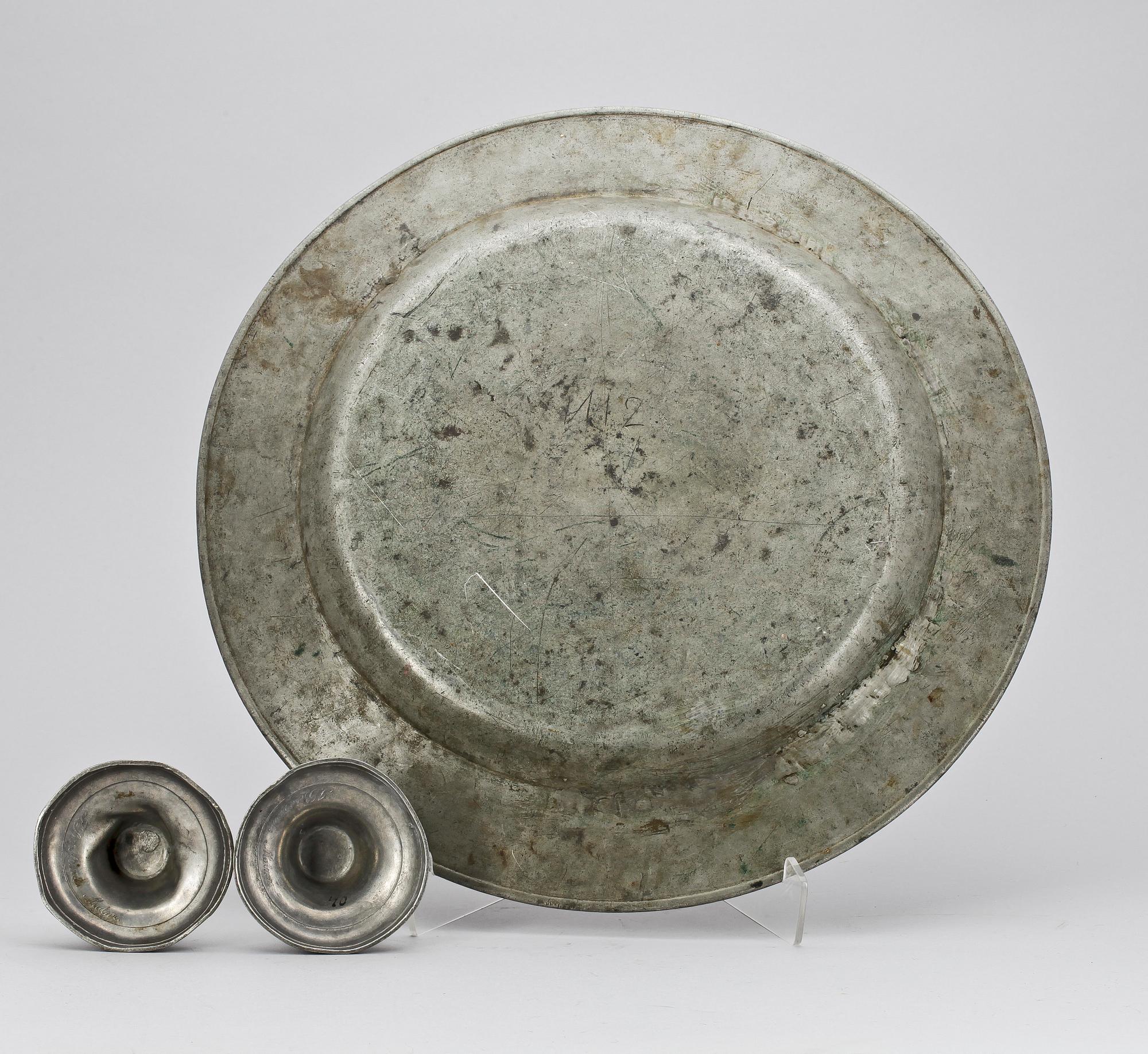 FAT SAMT LJUSSTAKAR, ett par, tenn, 1700-tal resp Sven Berglund, Malmö 1800-talets första hälft.