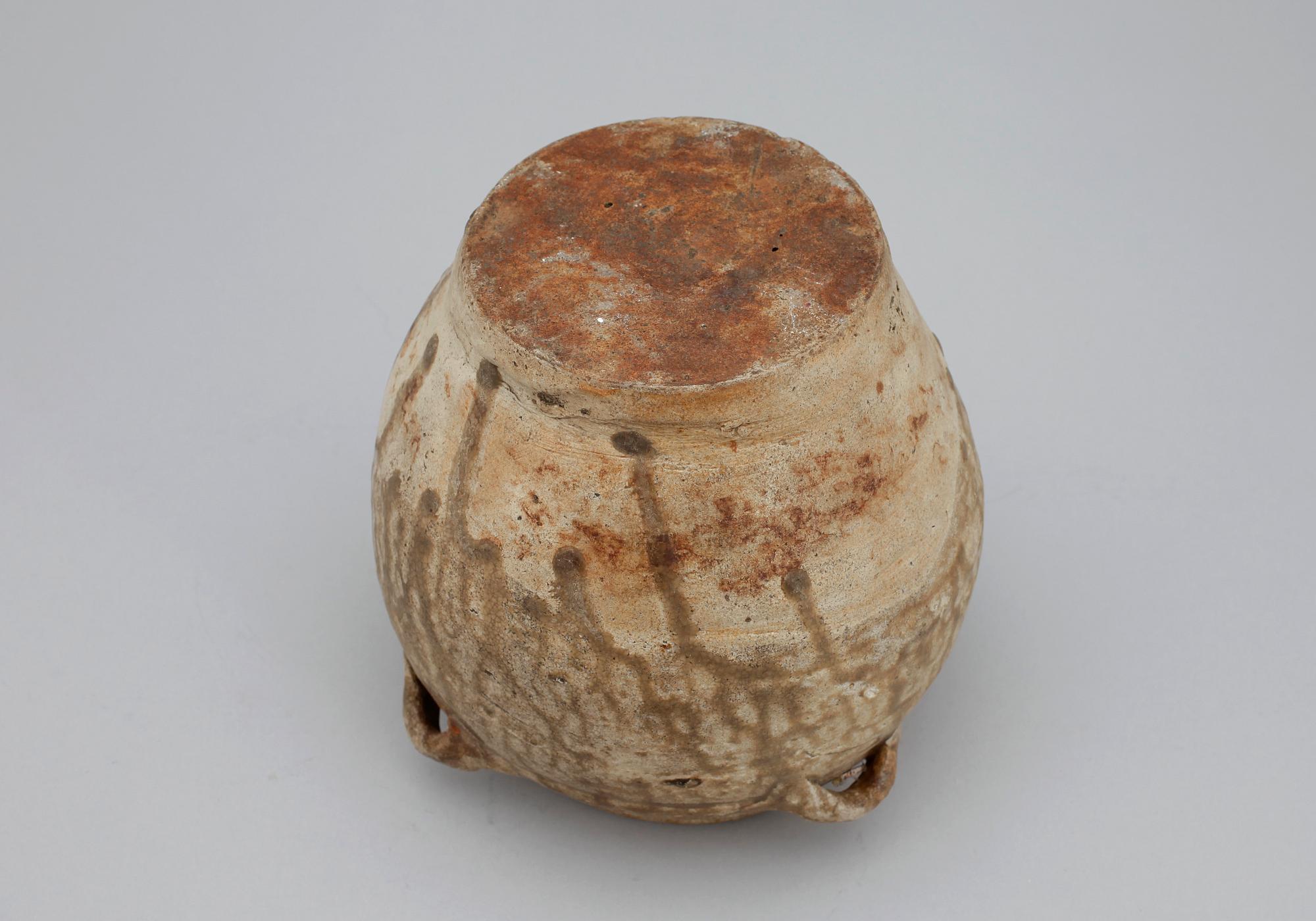 KRUKA, keramik. Han dynastin (206 f Kr-220 e Kr).