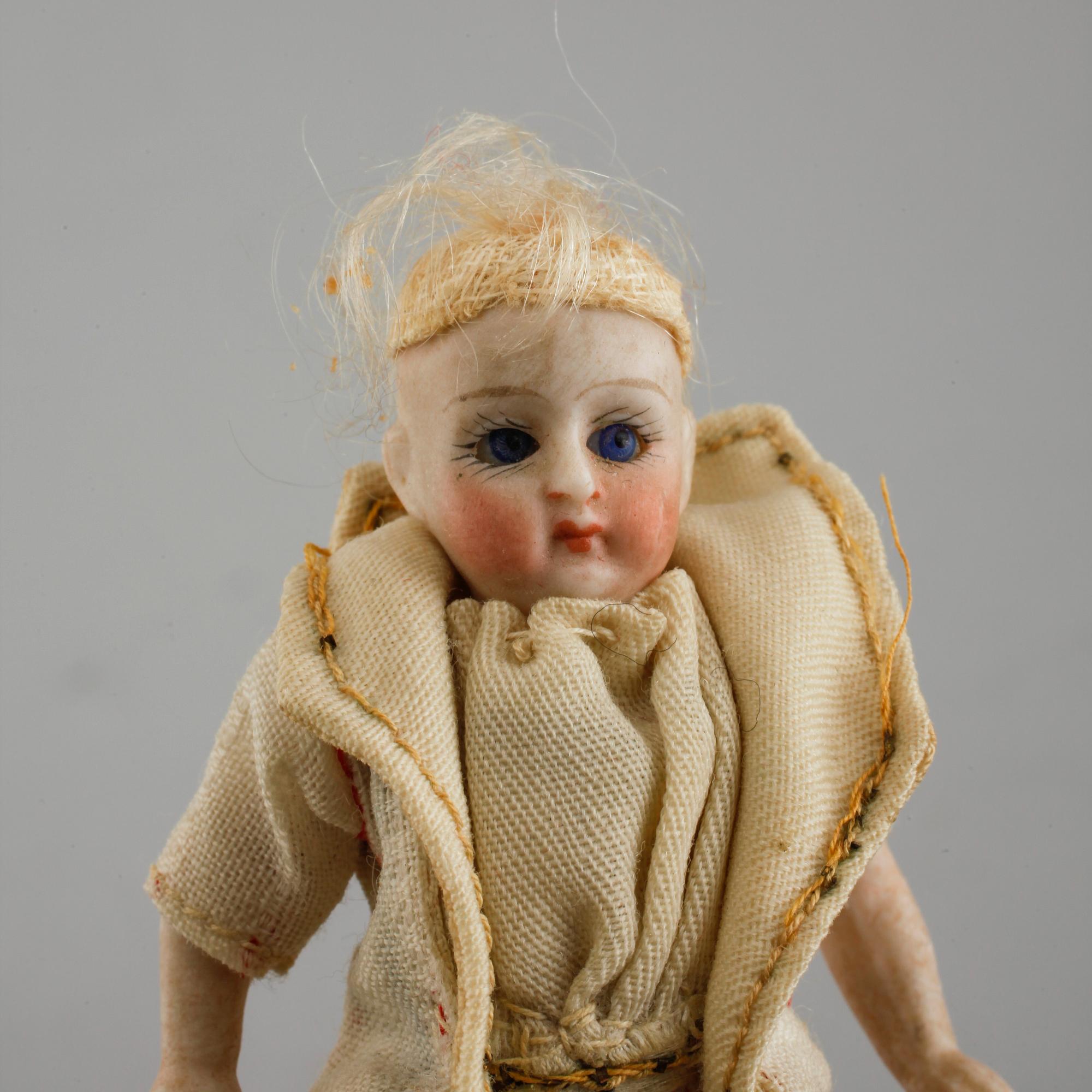 Eight small dolls from the early 20th century.
