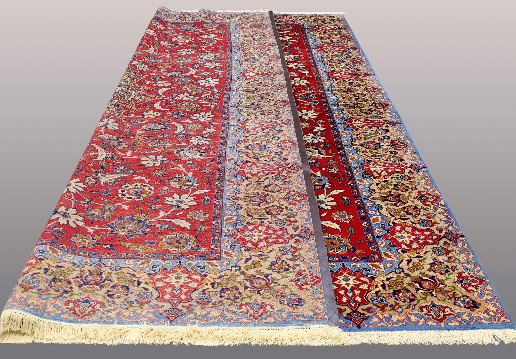 A CARPET, Esfahan, ca 460 x 320 cm.