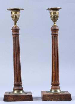 LJUSSTAKAR, ett par, sengustavianska, tidigt 1800-tal.