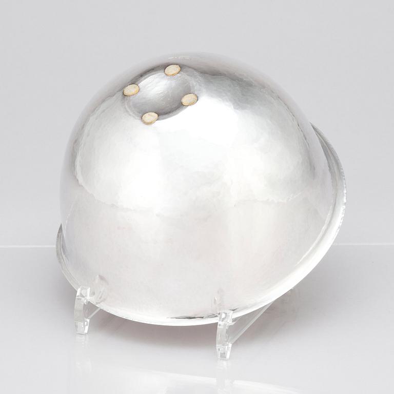 Lars Håkansson, a sterling bowl, Konstindustriskolan, Göteborg 1978.