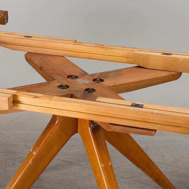 A David Rosén dining table, model "570-025", Nordiska kompaniet. 1950s.