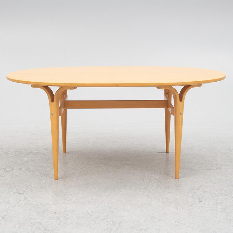 Bruno Mathsson, a birch coffee table, Mathsson International, Sweden, end of the 20th century.