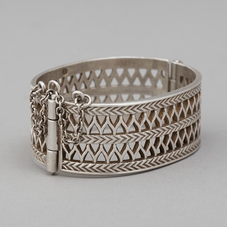 ARMBAND, silver, Kalevala Koru, Finland, 1993.