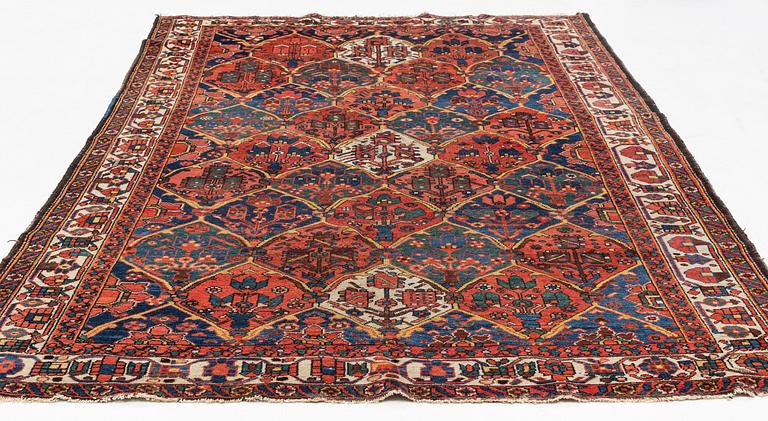 Carpet, Bakhtiari, semi-antique, circa 303 x 200 cm.