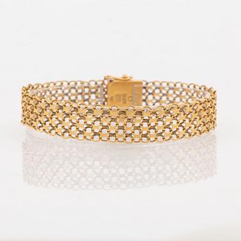 18K gold bracelet.
