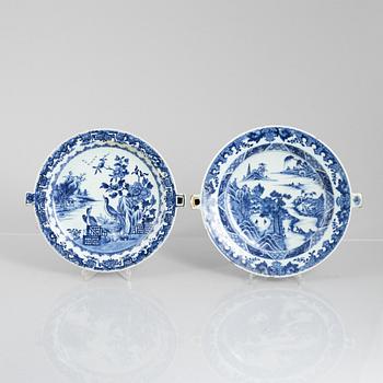 Two blue and white export porcelain warm water plates, Kina, Qianlong (1736-95).