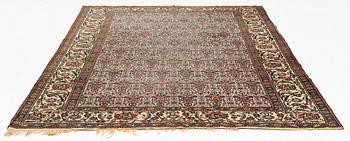 A Heris carpet, 305 x 205 cm.