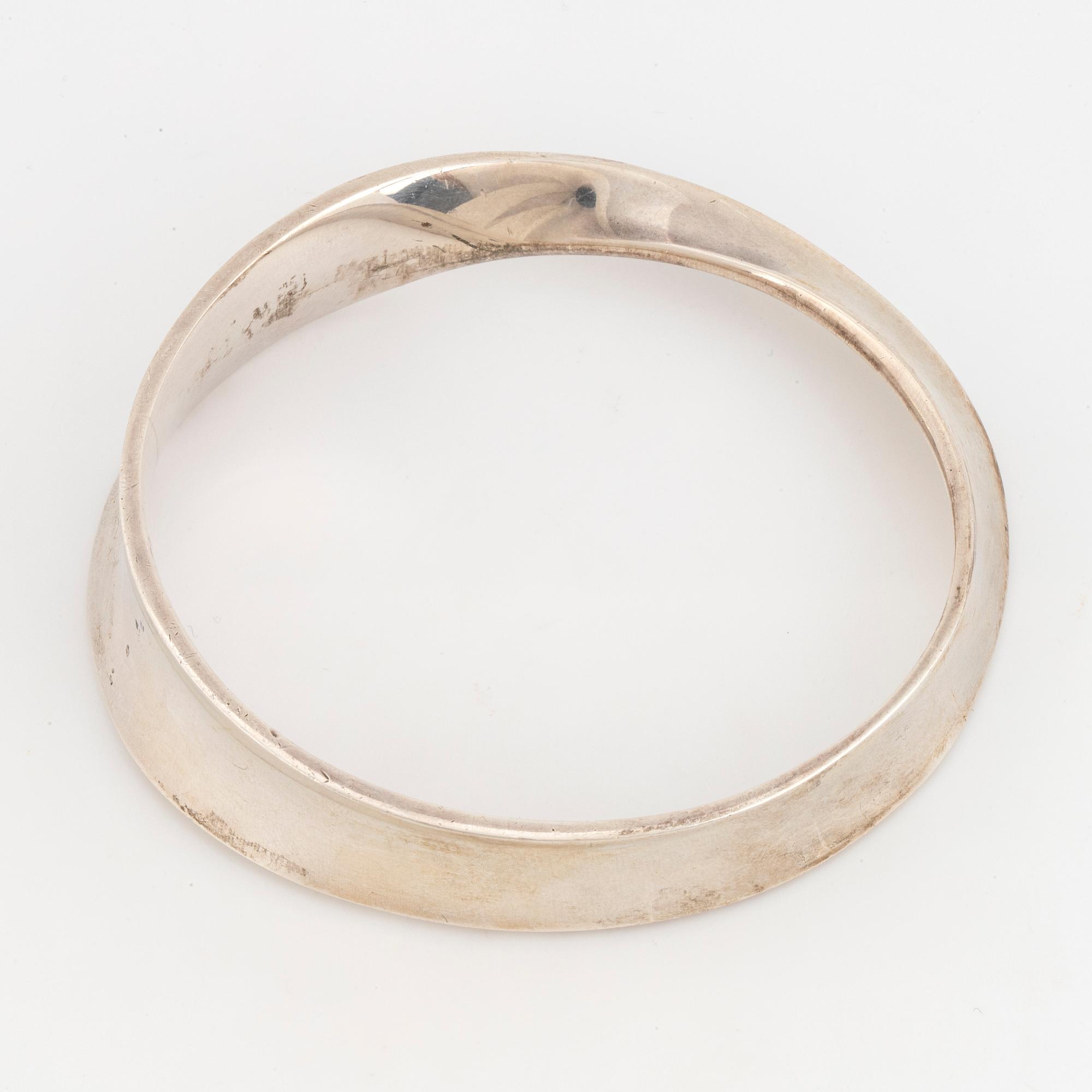 VIVIANNA TORUN BÜLOW-HÜBE, armring, silver, "Möbius", Georg Jensen.