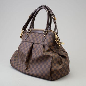 a LOUIS VUITTON 'Trevi GM' bag.