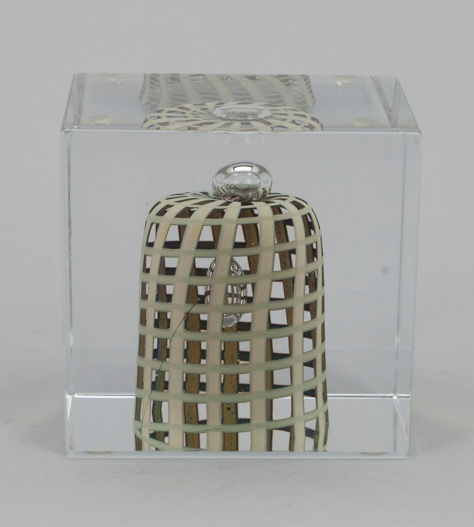 ÅRSKUB, glas, signerad Oiva Toikka, Nuutajärvi 2002, numrerad 426/2000.