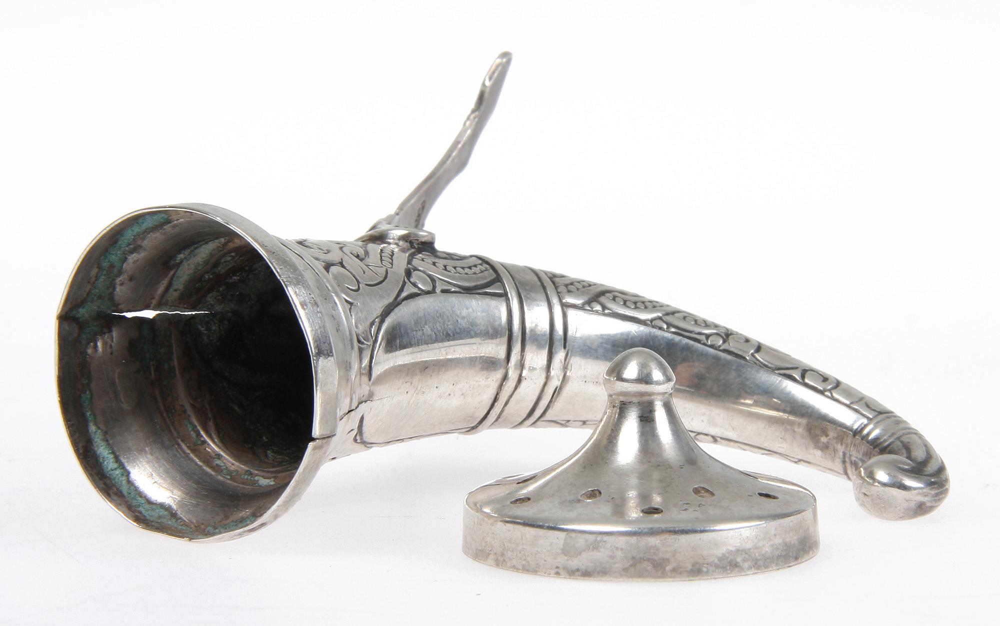 SALTKAR, ett par, silver, 1900-tal. Vikt 35 gr.