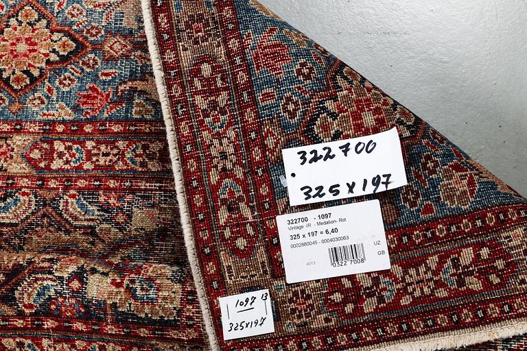 Matta, persisk, Vintage design, ca 325 x 197 cm.