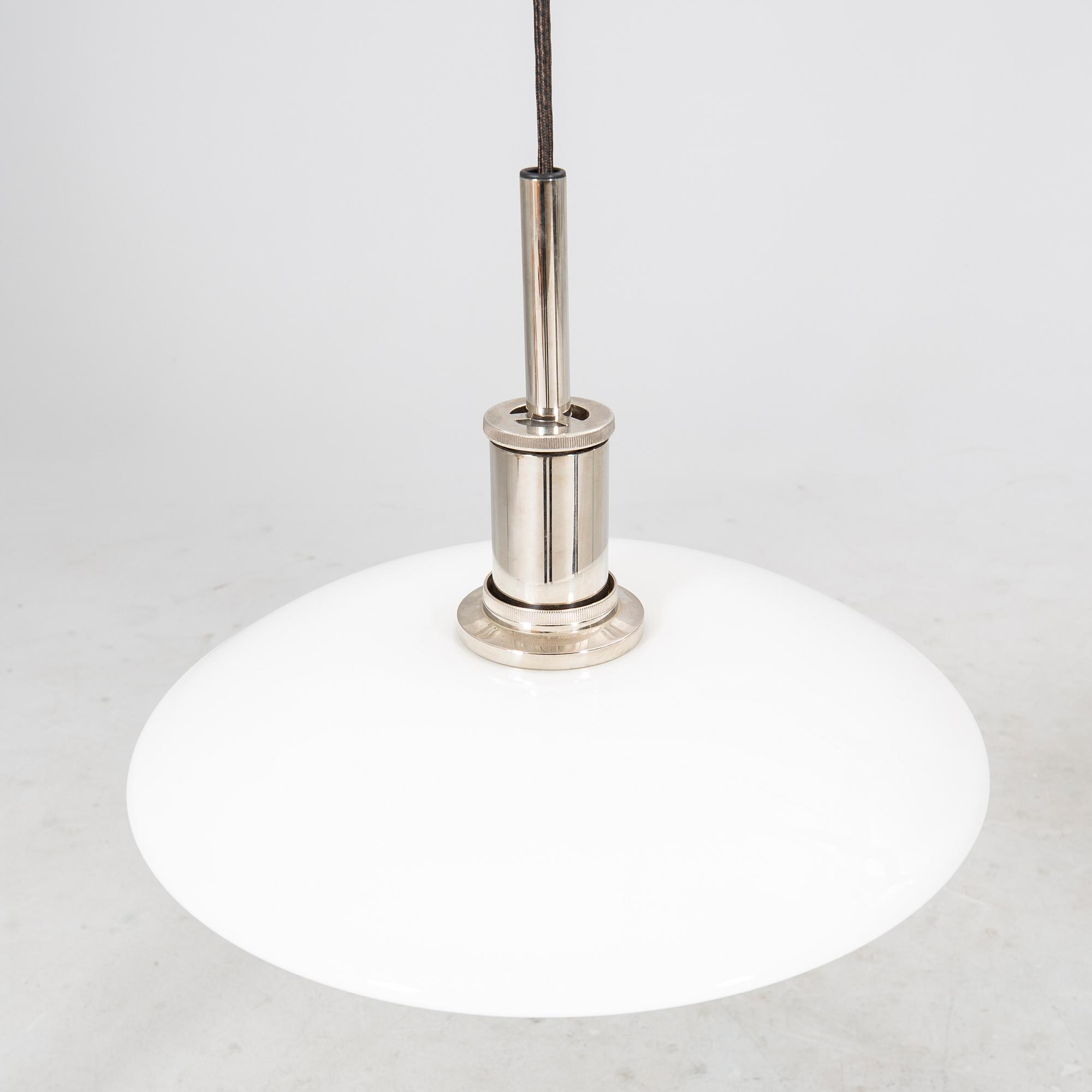 Poul Henningsen, taklampa, PH 4 1/2 för Louis Poulson, Danmark.