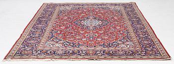 A Kashan carpet, c. 309 x 202 cm.
