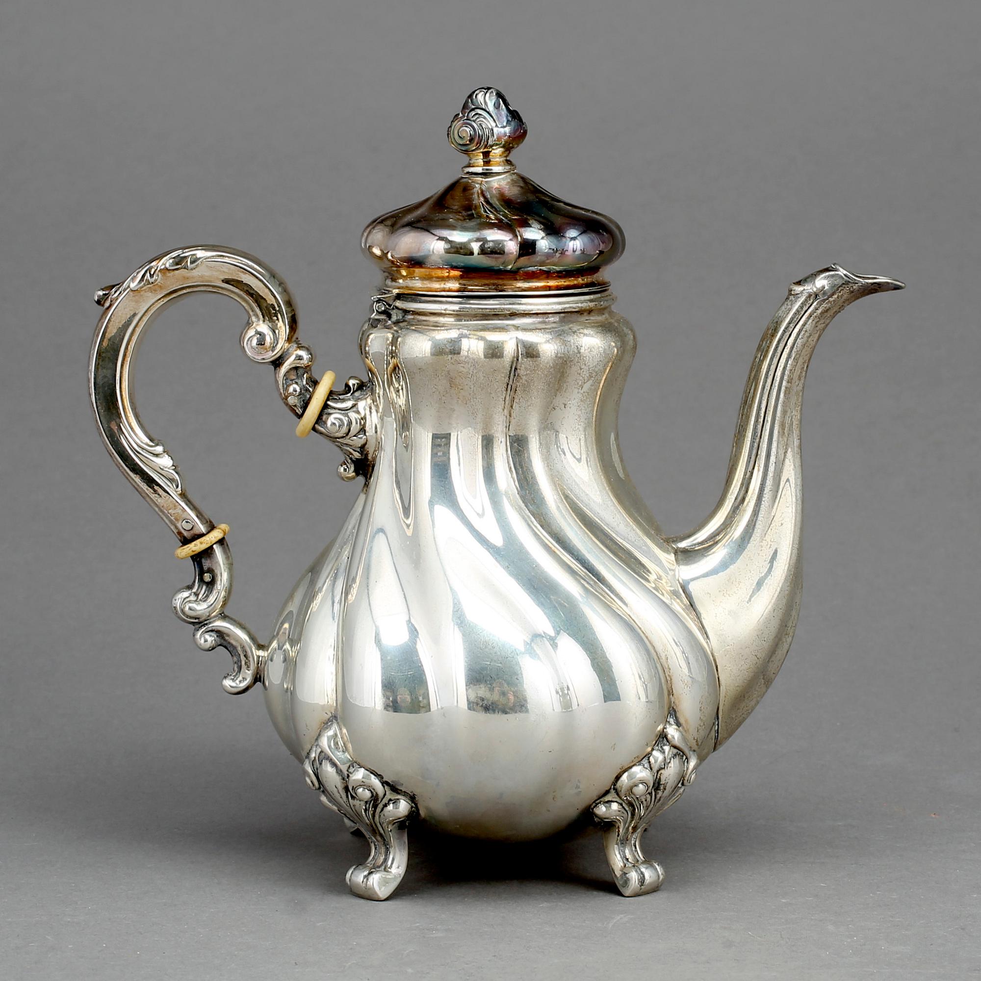 CHOKLADKANNA, silver, svenska importstämplar, 1900-talets första hälft. Vikt ca 387g.