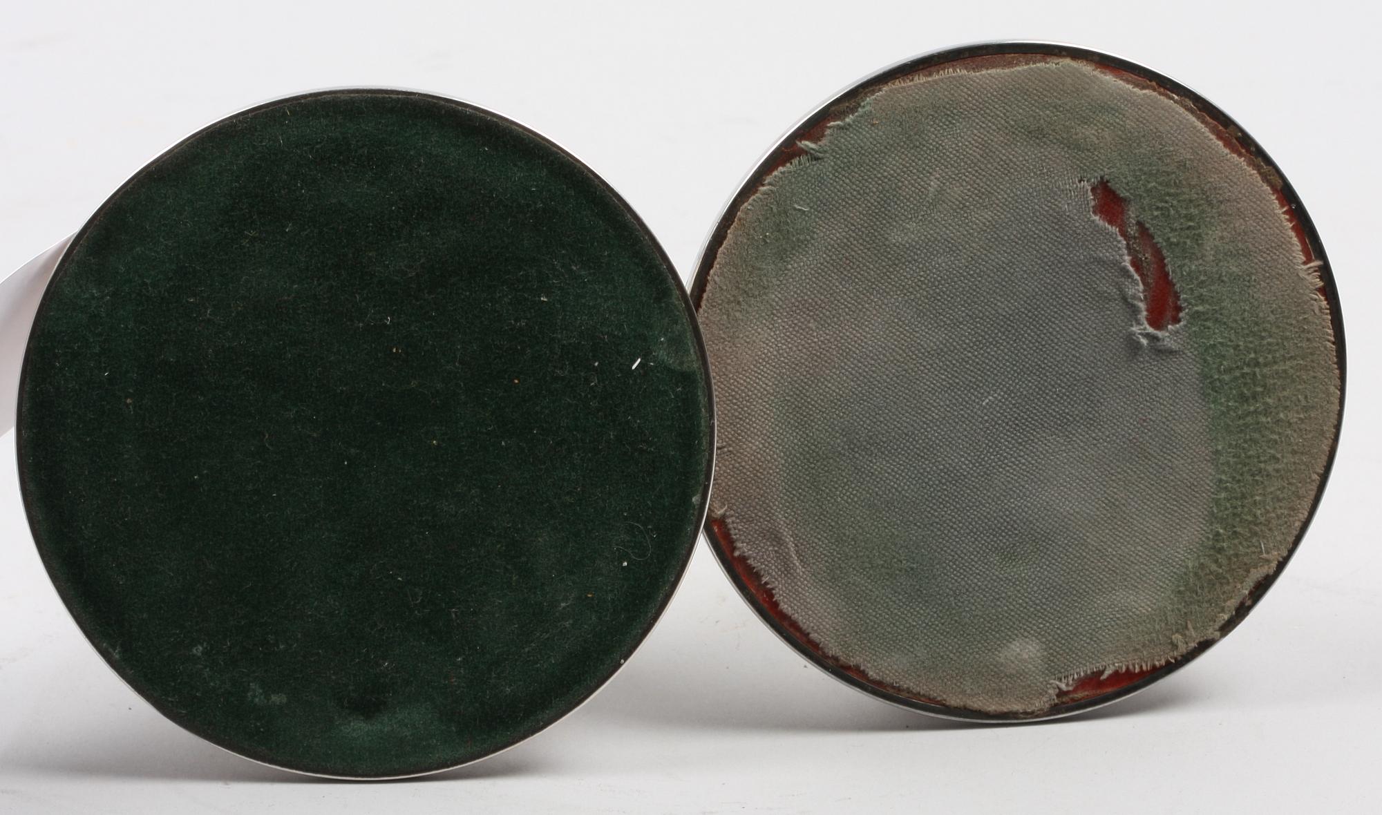 LJUSSTAKAR, ett par. Silver.