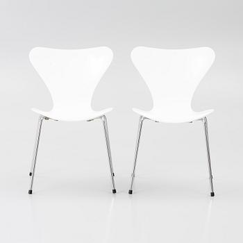 Arne Jacobsen, stolar, 2 st, "Sjuan", 1900-talets slut.