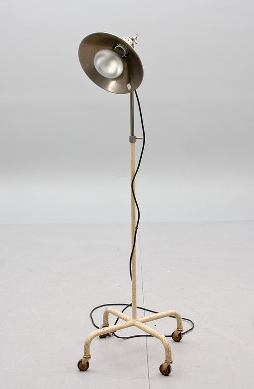 GOLVLAMPA, 1900-talets mitt.