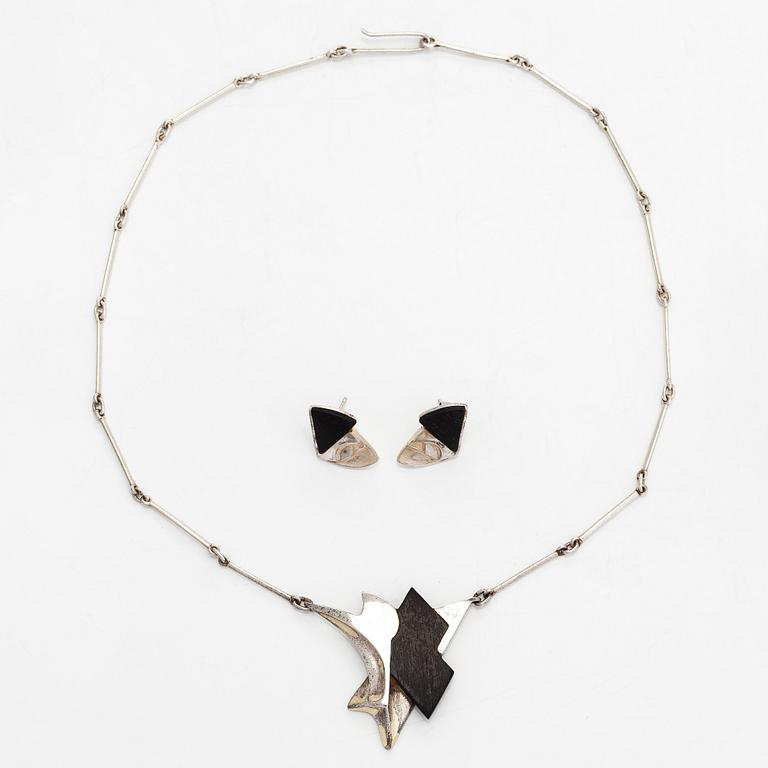 Zoltan Popovits, halsband och örhängen, sterlingsilver och ebenholtz, Lapponia 1985.