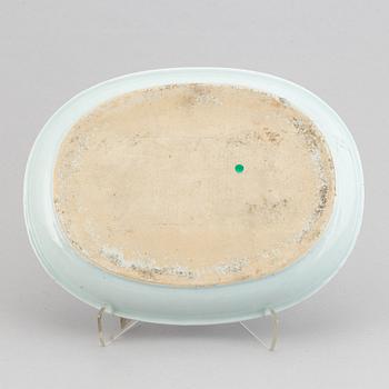 A blue and white oval dish, Qing dynasty, Qianlong (1736-95).