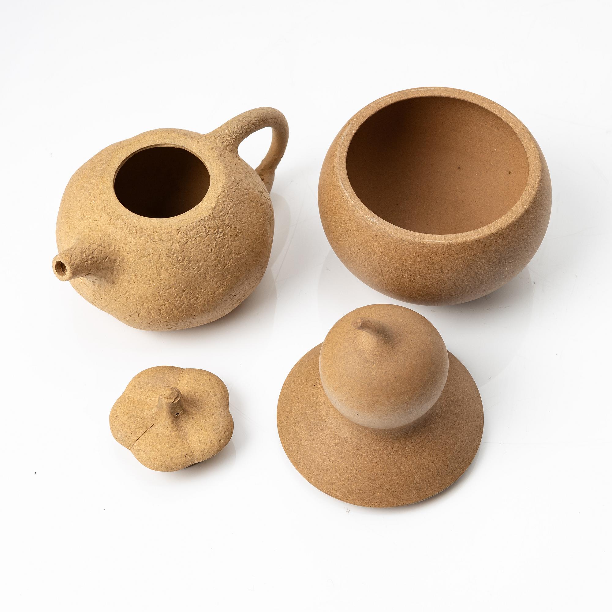 A teapot and a box with cover, yixing, China, 1970/80s-.