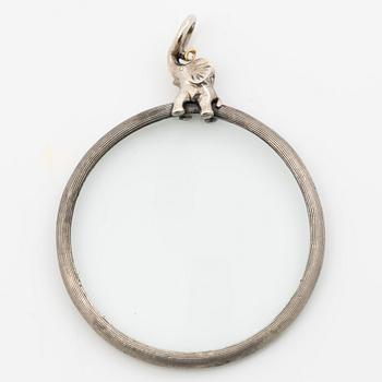 Ole Lynggaard, Magnifying glass, silver with a brilliant-cut diamond, decorated with an elephant motif.