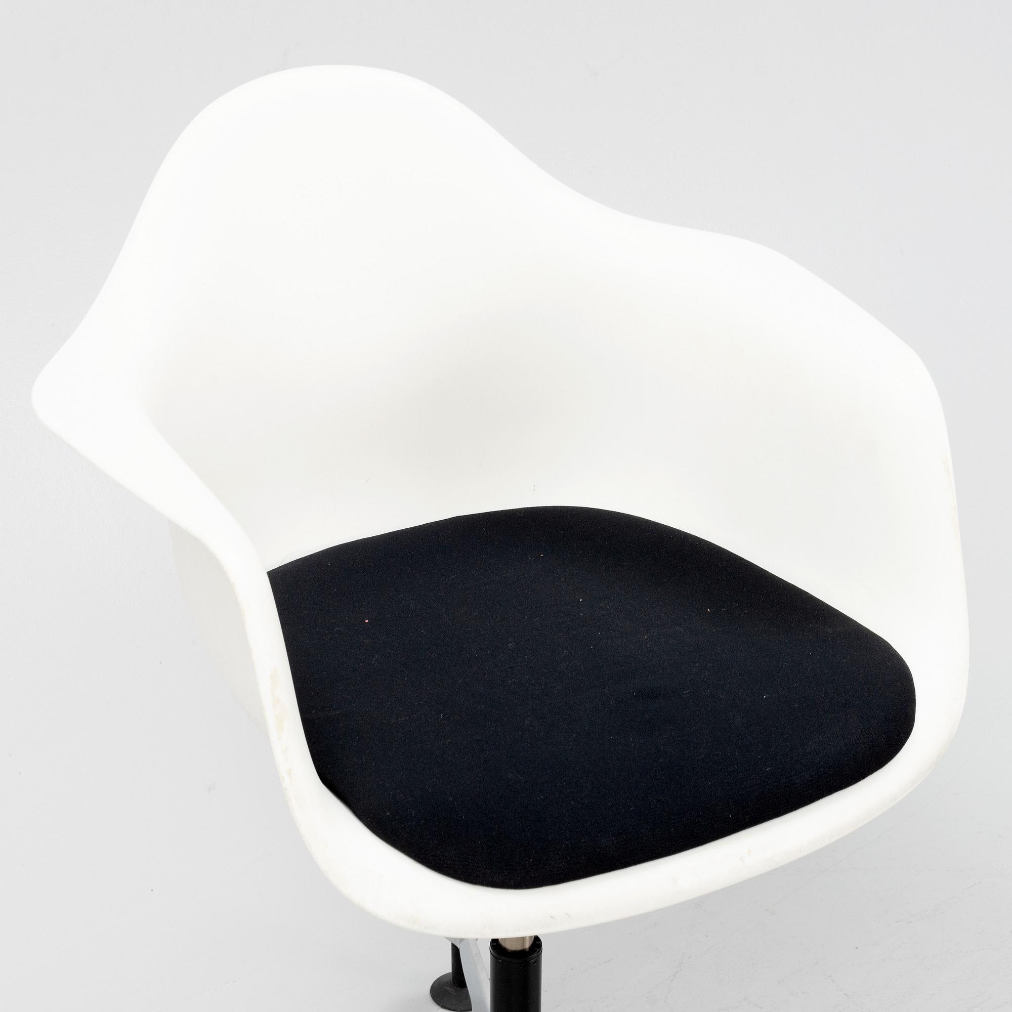 Charles & Ray Eames, a 'PACC' chair, Vitra.