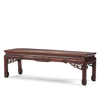 941. Bord, hardwood. Qingdynastin, 1800-tal.