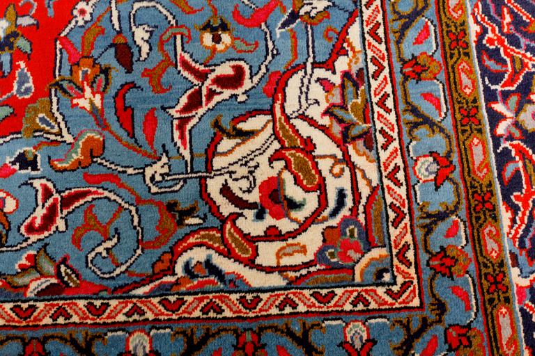 A Sarouk rug, 397 x 290 cm.