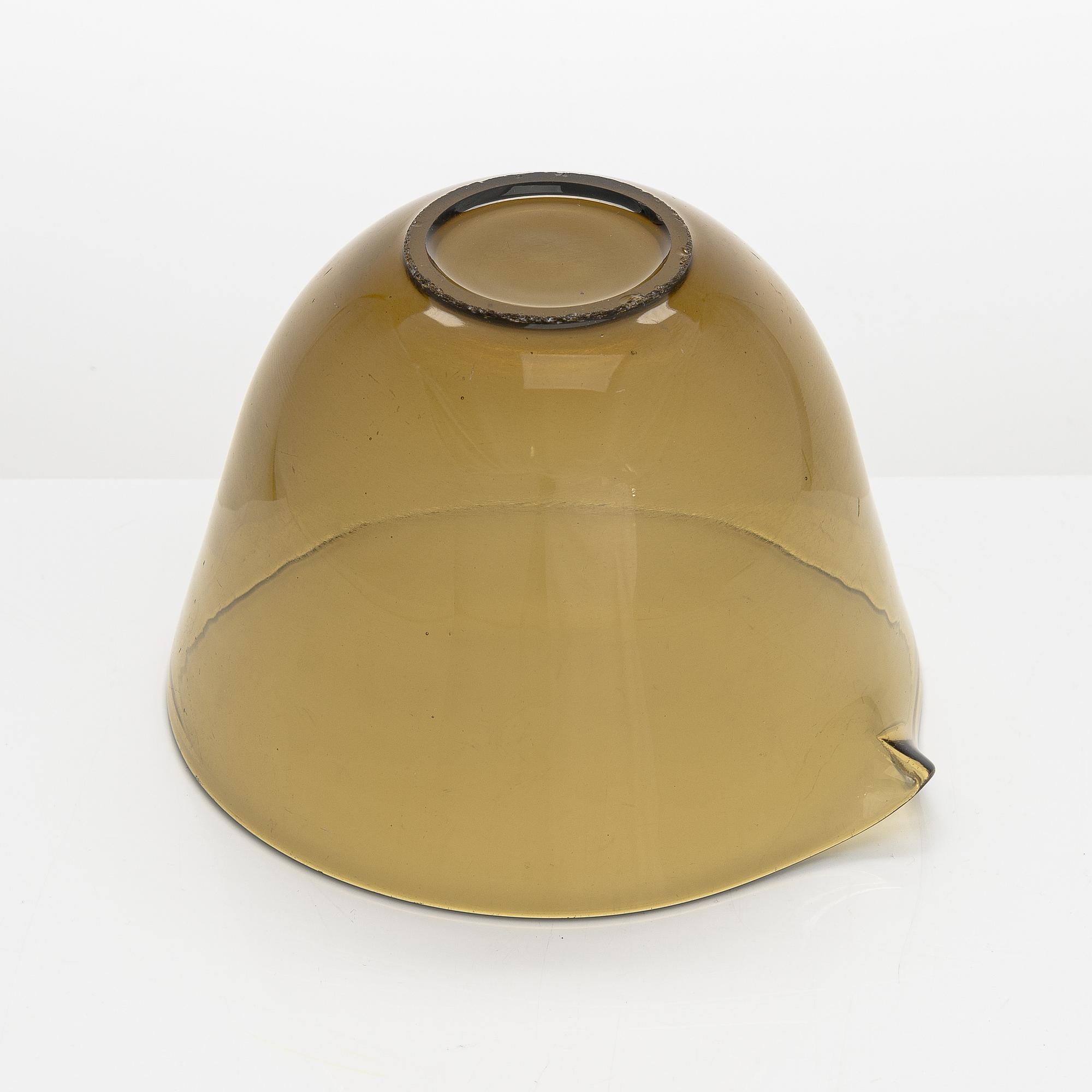 Kaj Franck, a 13-piece set of pressed glassware for Nuutajärvi, mid 20th century.