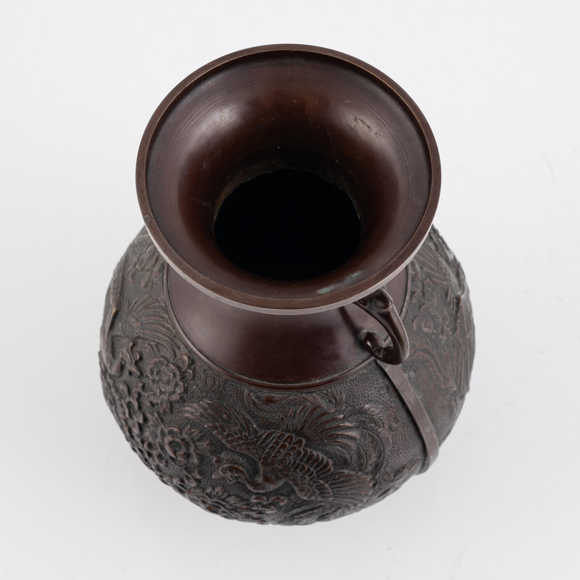 Vas, brons, signerad, Japan, 1900-tal.