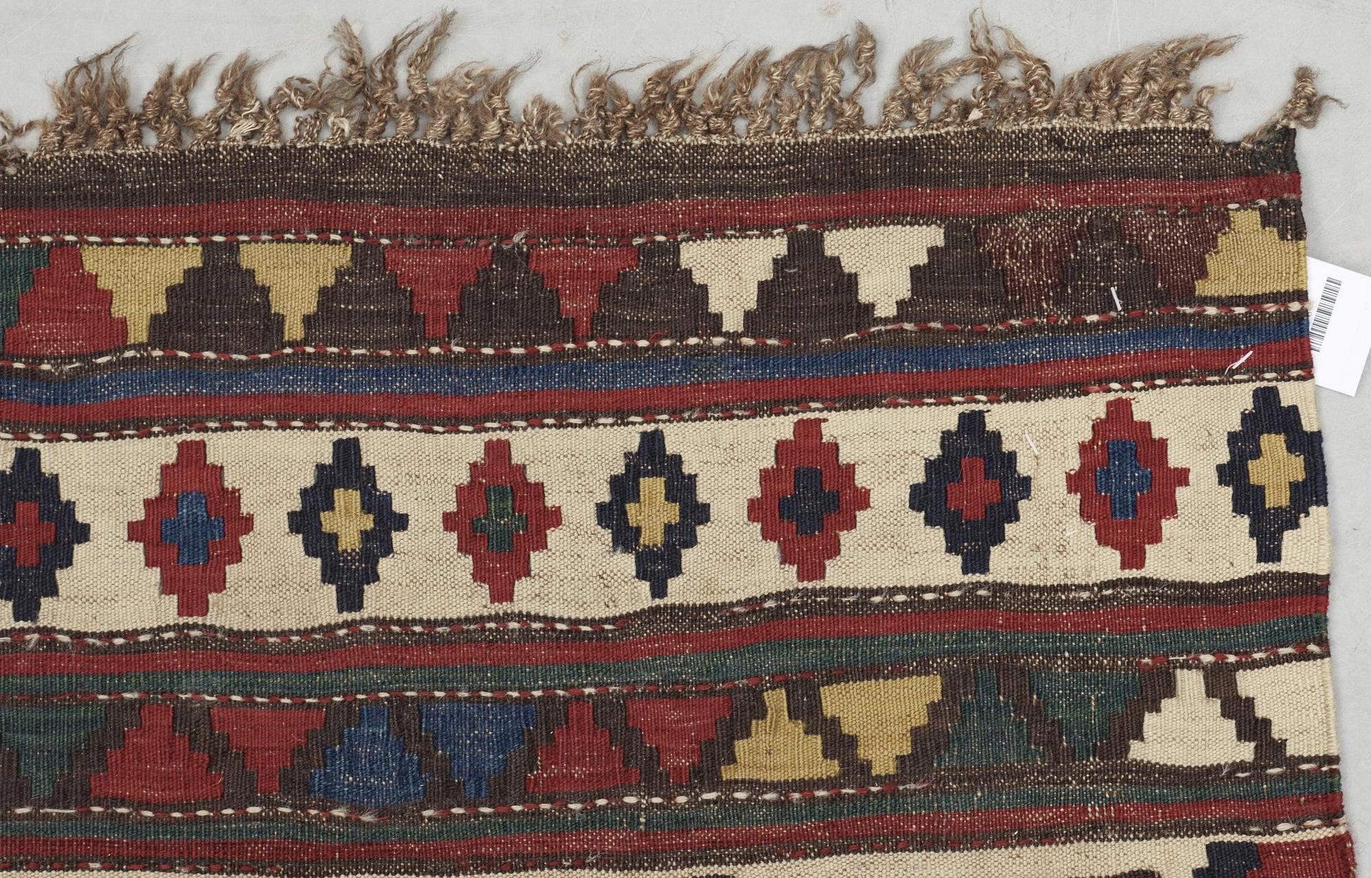 ANTIQUE CAUCASIAN/PERSIAN KILIM. 302,5 x 164,5 cm.