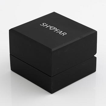 Hoop earrings in 18K gold set with brilliant-cut diamonds.