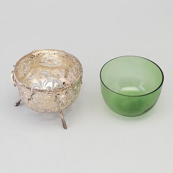 A GERMAN SILVER SWEET MEAT BOWL, first half of the 20th century.