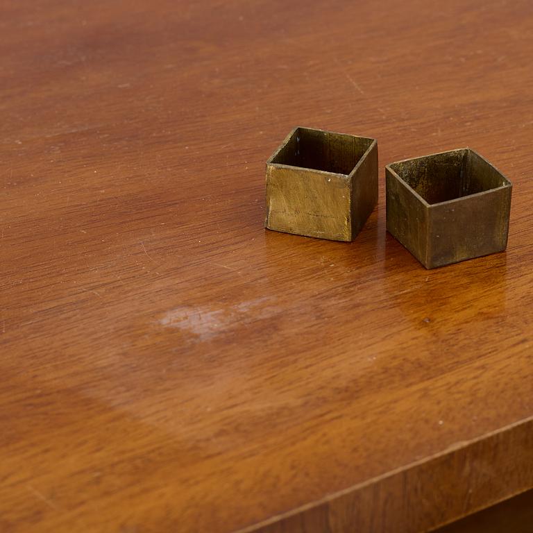 Byrå, gustaviansk stil, omkring 1900.