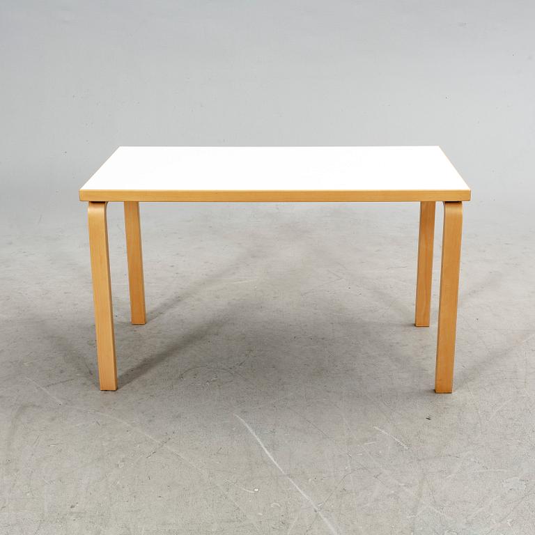 Alvar Aalto, bord modellnr 80A Finland 2000-tal.