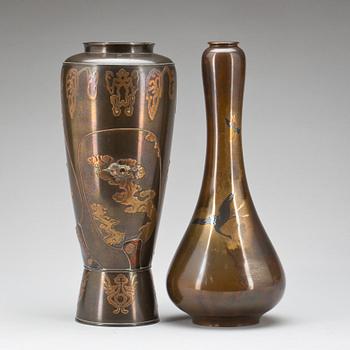 VASER, 2 st. Brons. Japan, 1900-talets början.