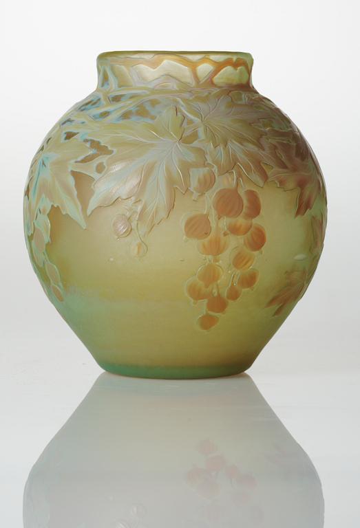 A Gunnar Wennerberg Art Nouveau cameo glass vase, Kosta circa 1900-1902.