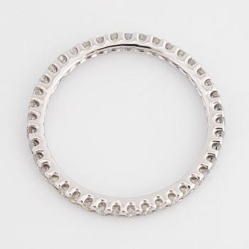 ALLIANSRING, tunn, 18K vitguld med runda briljantslipade diamanter.