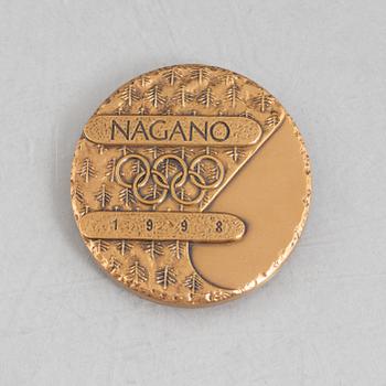 Participation medal, Olympic Games Nagano 1998 and a patch for the Swedish Team.